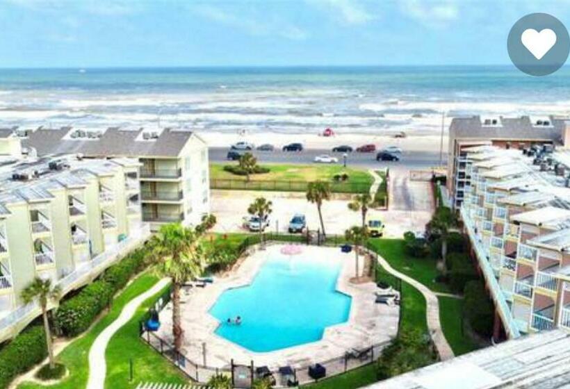 Ocean Waves Oceanfront Top Floor Condow/balcony