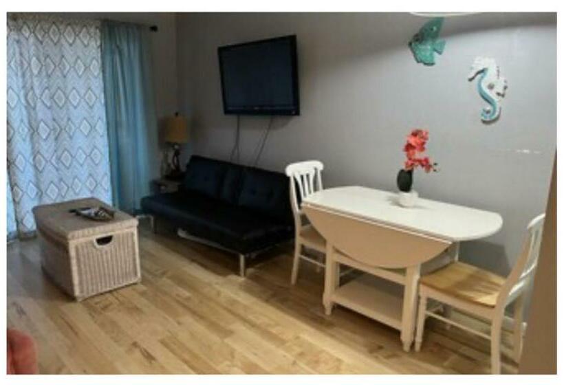 Ocean Waves Oceanfront Top Floor Condow/balcony