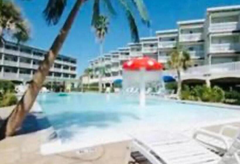 Ocean Waves Oceanfront Top Floor Condow/balcony