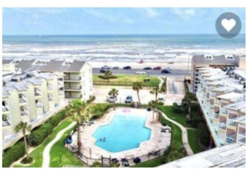 Ocean Waves Oceanfront Top Floor Condow/balcony