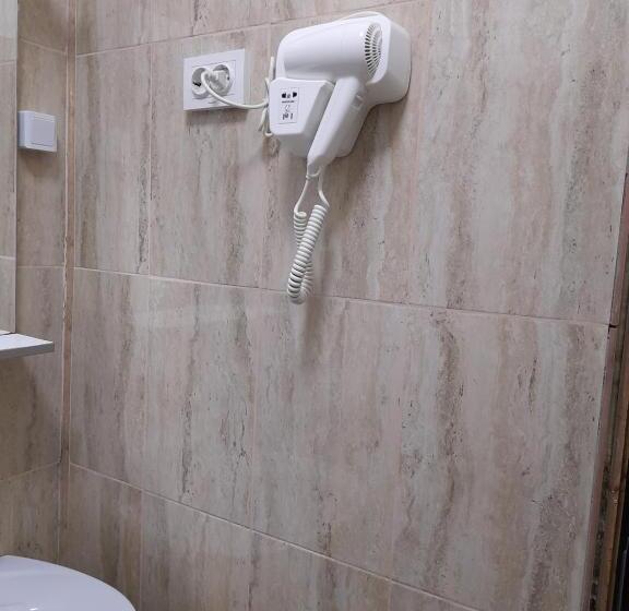 פנסיון Casa Adrian