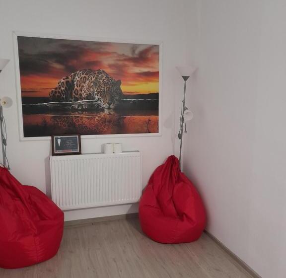 פנסיון Casa Adrian