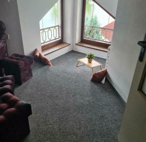 膳宿费 Penzion Hana