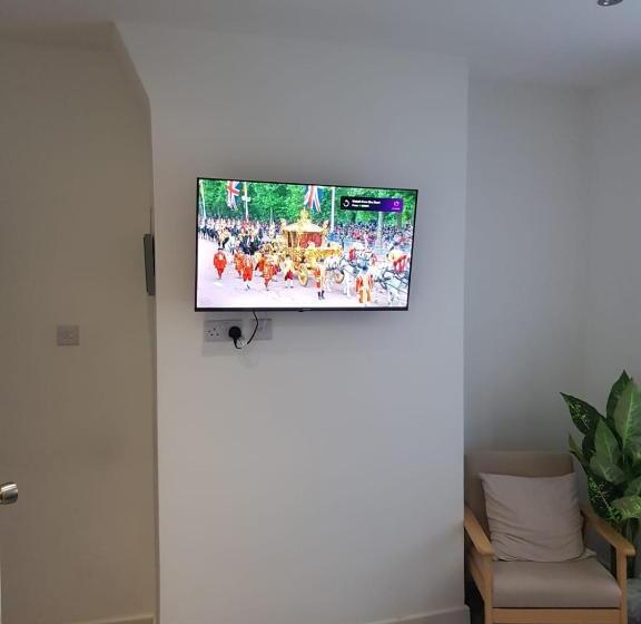 پانسیون Tropicana House