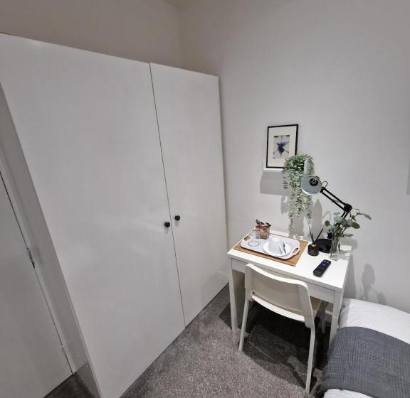 پانسیون Tropicana House