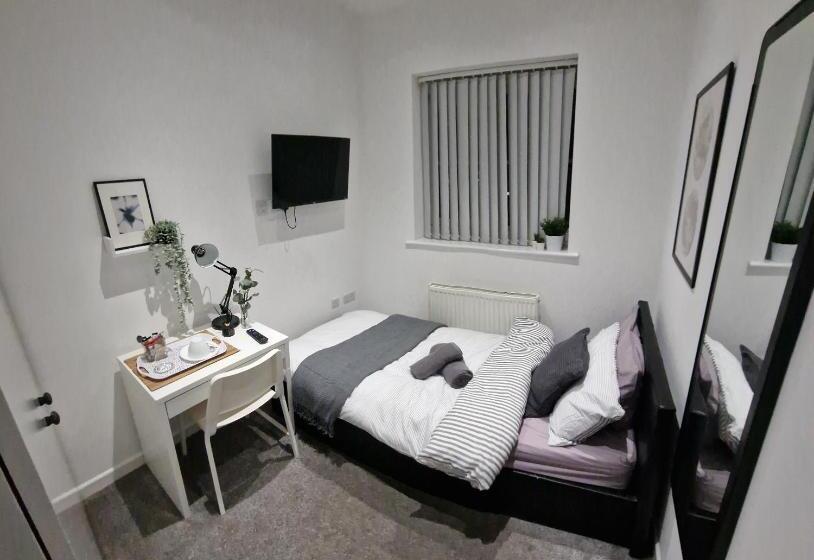 پانسیون Tropicana House