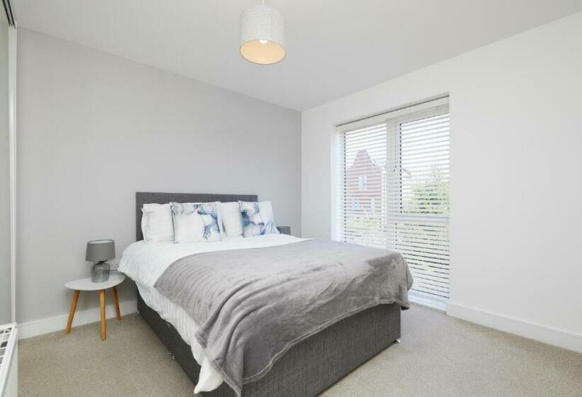 2 Bed Premium House   Driveway Parking   Royal Derby Hospital 3 Mins