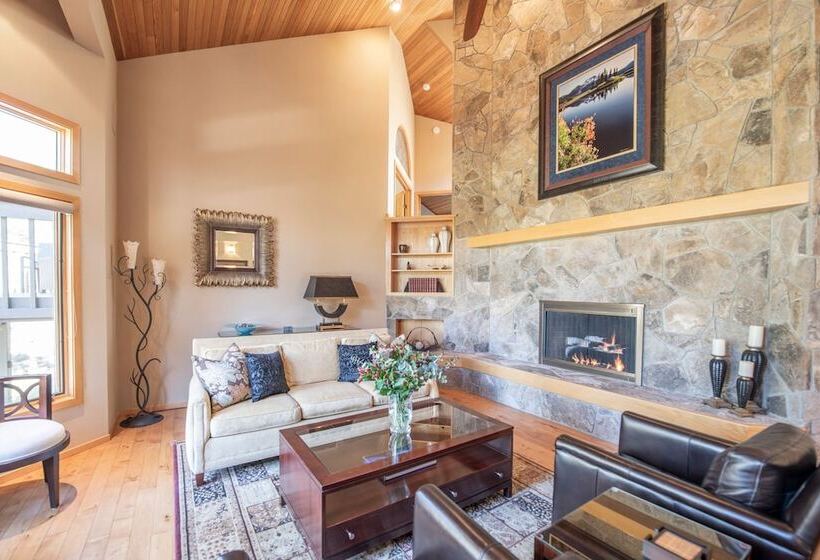 Sunriver By Avantstay Cozy Mountain Home W Indoor Pool And Hot Tub