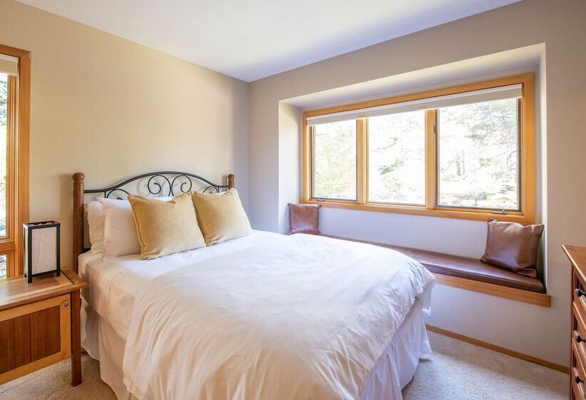 Sunriver By Avantstay Cozy Mountain Home W Indoor Pool And Hot Tub