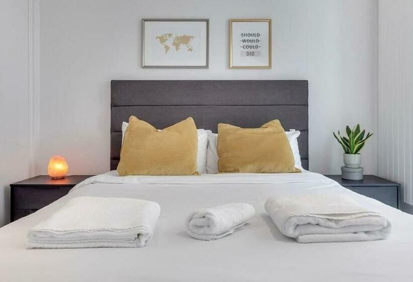 Thames Barrier   Close To Canary Wharf & City Apt