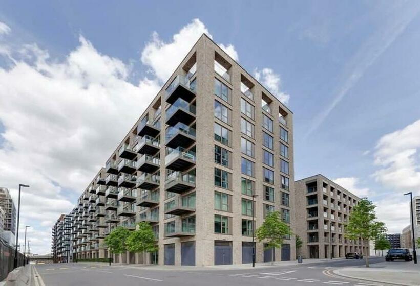 Thames Barrier   Close To Canary Wharf & City Apt