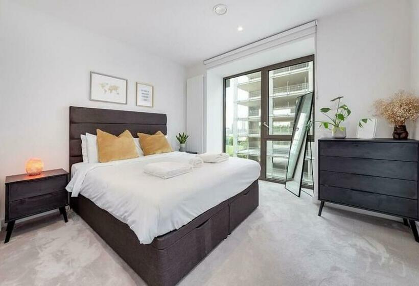 Thames Barrier   Close To Canary Wharf & City Apt