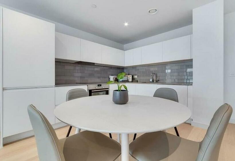 Thames Barrier   Close To Canary Wharf & City Apt