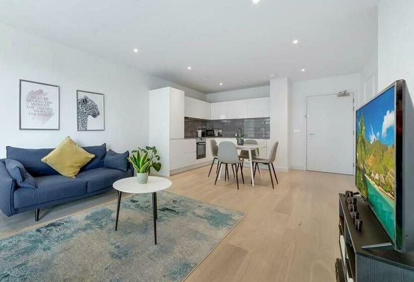 Thames Barrier   Close To Canary Wharf & City Apt