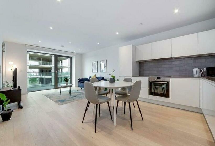 Thames Barrier   Close To Canary Wharf & City Apt