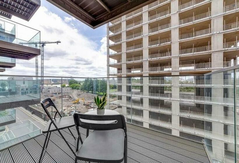 Thames Barrier   Close To Canary Wharf & City Apt