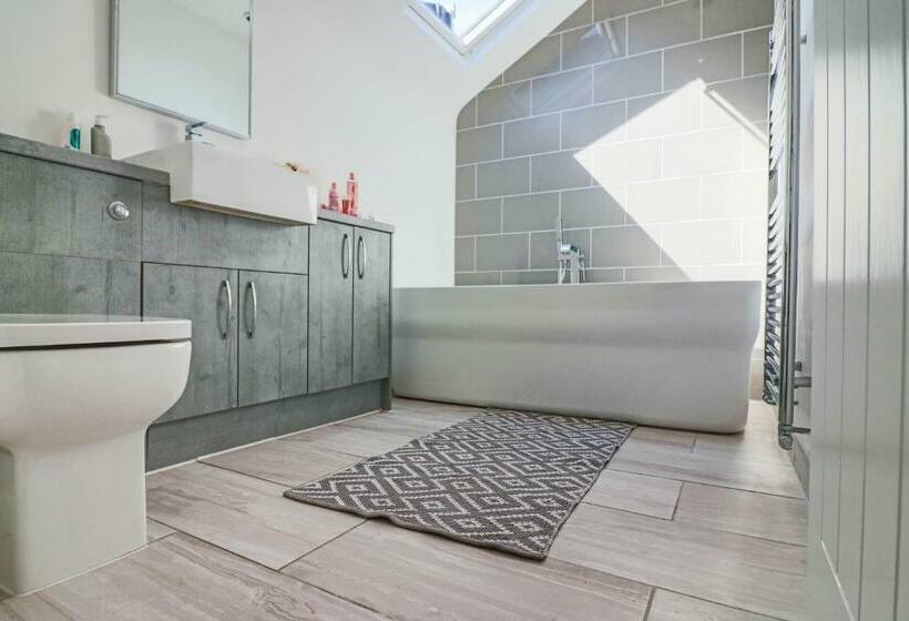 Cambridge Mews Apartments