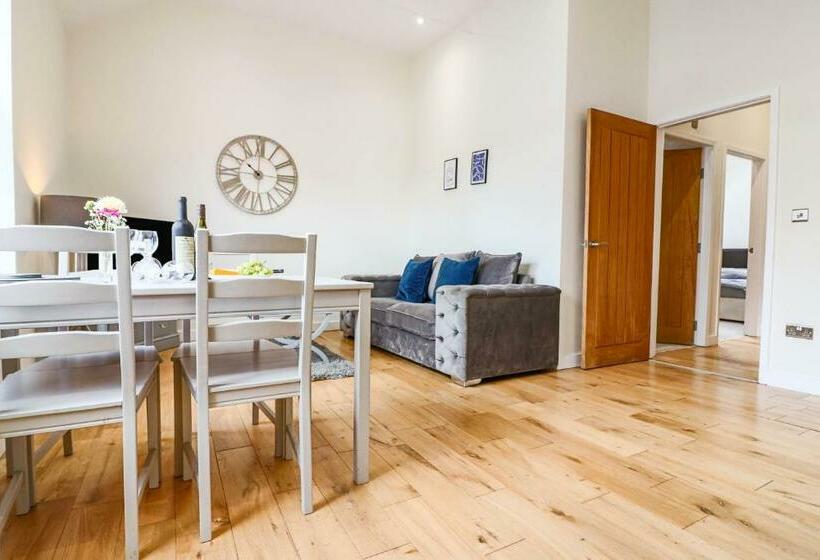 Cambridge Mews Apartments