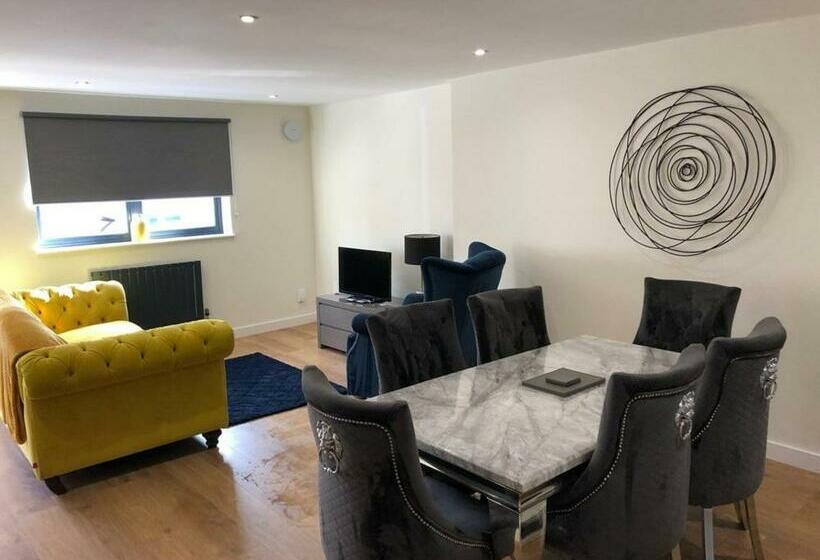 Cambridge Mews Apartments