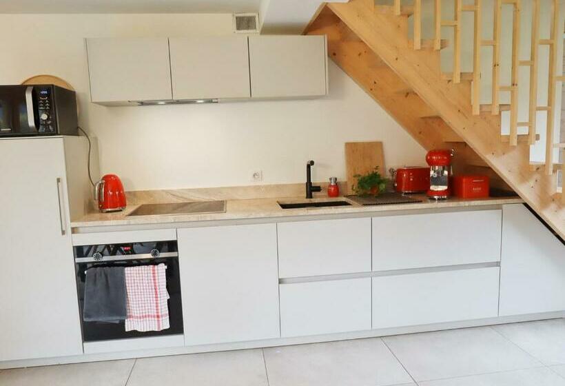 Chalet Rénové Spacieux Près Des Commerces, à 200m Du Village Et Du Lac, Navette Ski Bus Gratuite   F