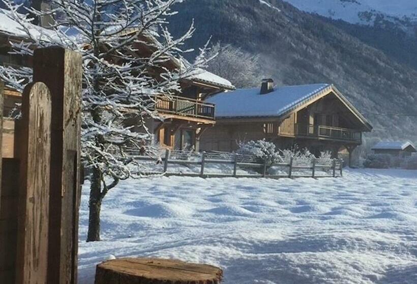 Chalet Rénové Spacieux Près Des Commerces, à 200m Du Village Et Du Lac, Navette Ski Bus Gratuite   F