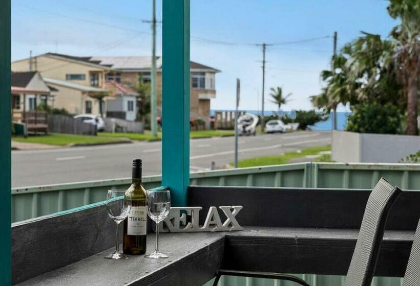 Coastal Vibes   Walk To Beach, Marina, Cafes And Pubs