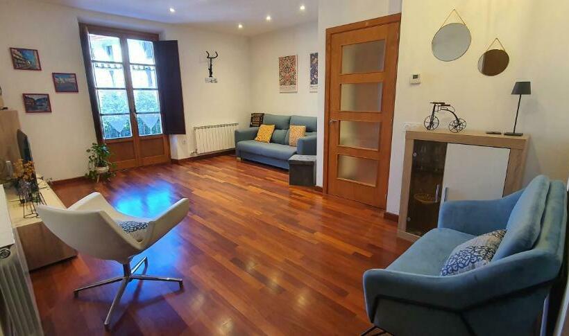 El Mussol De La Vila Camprodon, Balconets Amb Vistes A La Plaça