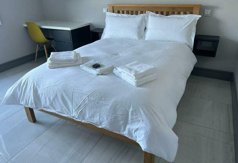 Exquisite Galway City Luxury Home – Sleeps 10