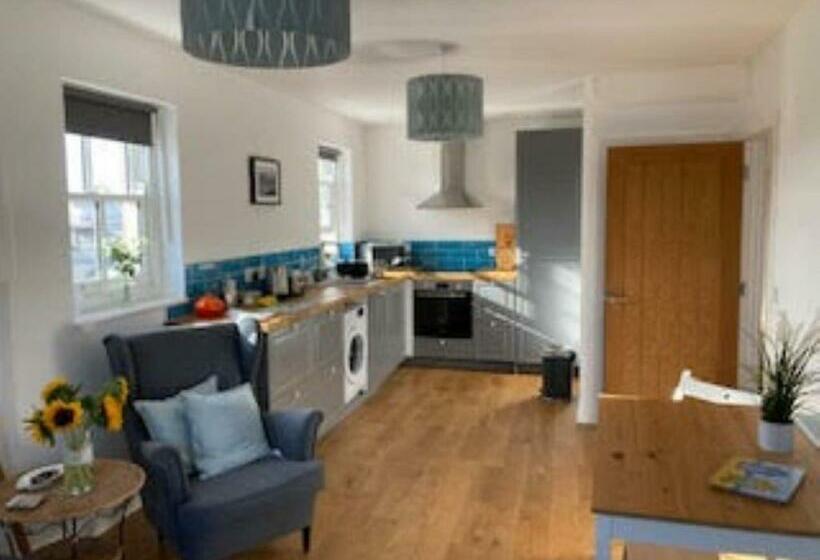 Flat 6 George Street