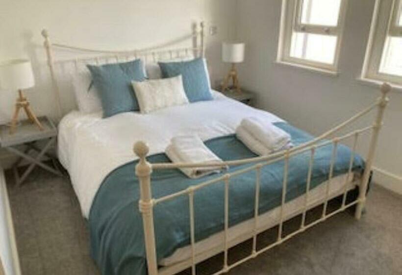 Flat 6 George Street