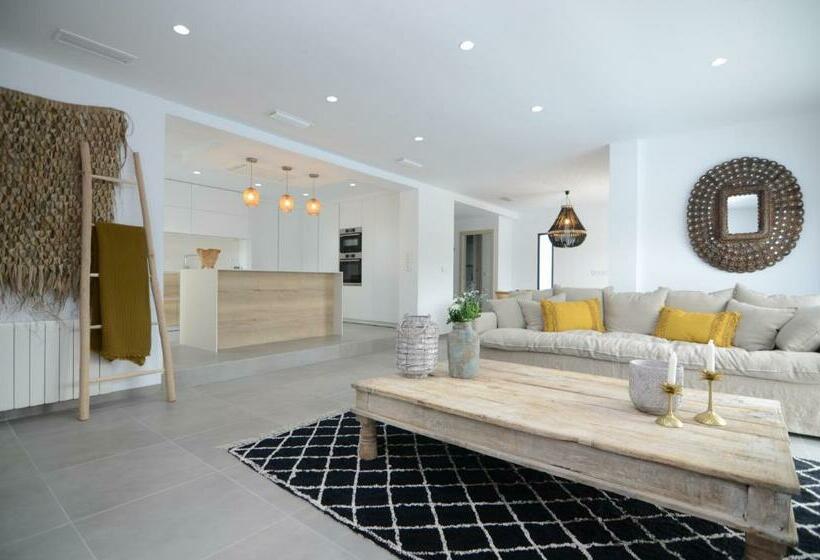 Graham Holiday Rentals Saona I