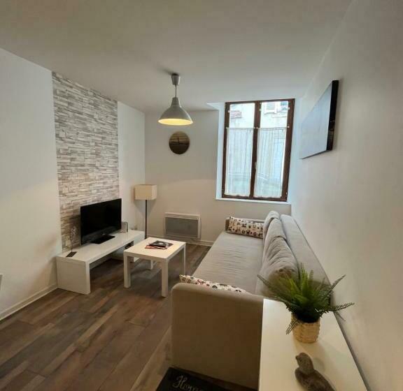 Grand Studio Rdc Au Calme, Centre Ville Prox Cathédrale Parking Possible