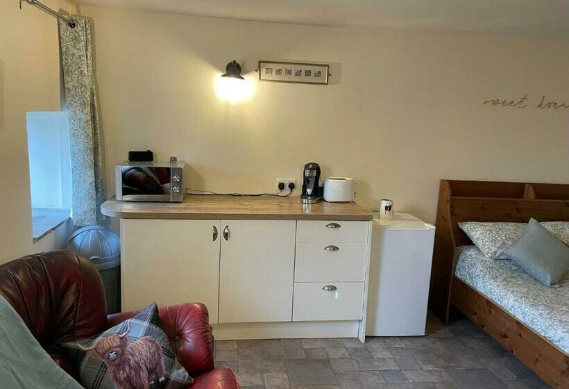 Отель Boujie Barn  Stable