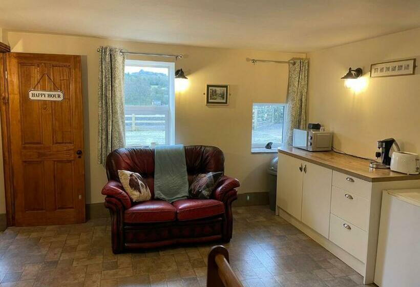 Отель Boujie Barn  Stable