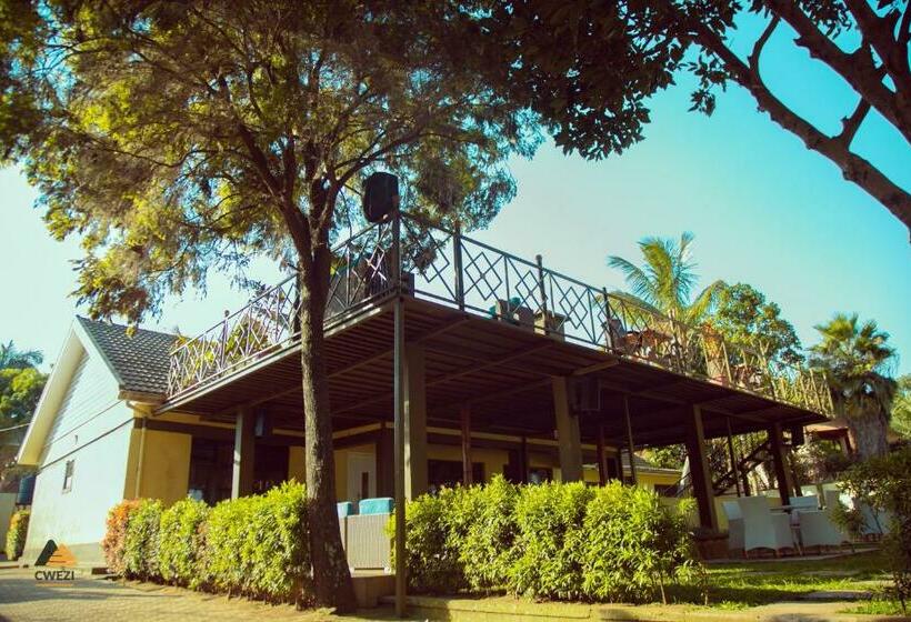 هتل Cwezi By The Lake