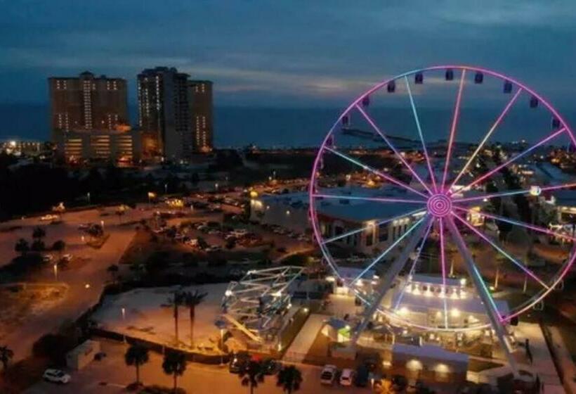 Entire Home  Gorgeous 3br Townhome Pool, Grill, Washer, Dryer, 2 Free Drive Up Spaces Sleeps 6 Close