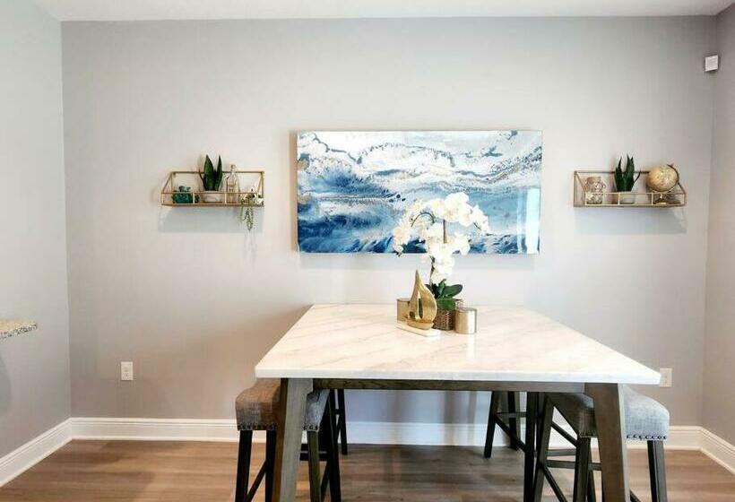 Entire Home  Gorgeous 3br Townhome Pool, Grill, Washer, Dryer, 2 Free Drive Up Spaces Sleeps 6 Close