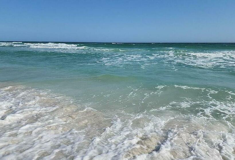 Entire Home  Gorgeous 3br Townhome Pool, Grill, Washer, Dryer, 2 Free Drive Up Spaces Sleeps 6 Close