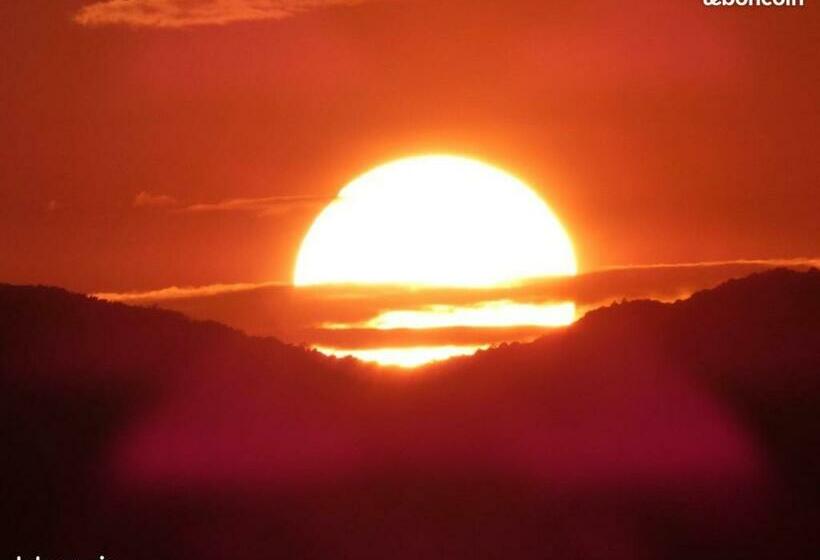 膳宿费 Chambre Luxueuse Au Calme Avec Vue Panoramique Sur La Baie De Cannes Et L Estérel Immense Piscine