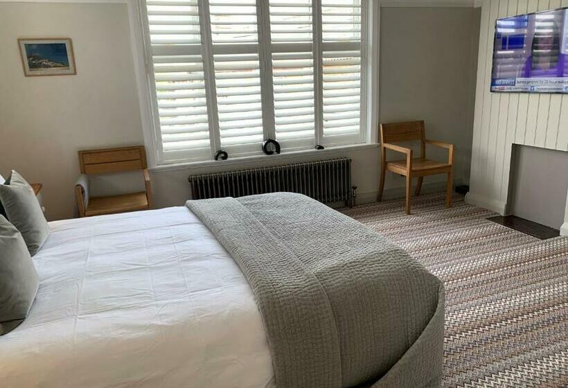 펜션 The Old Bell B&b