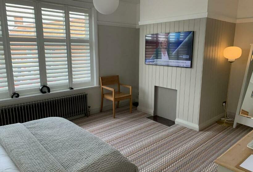 펜션 The Old Bell B&b