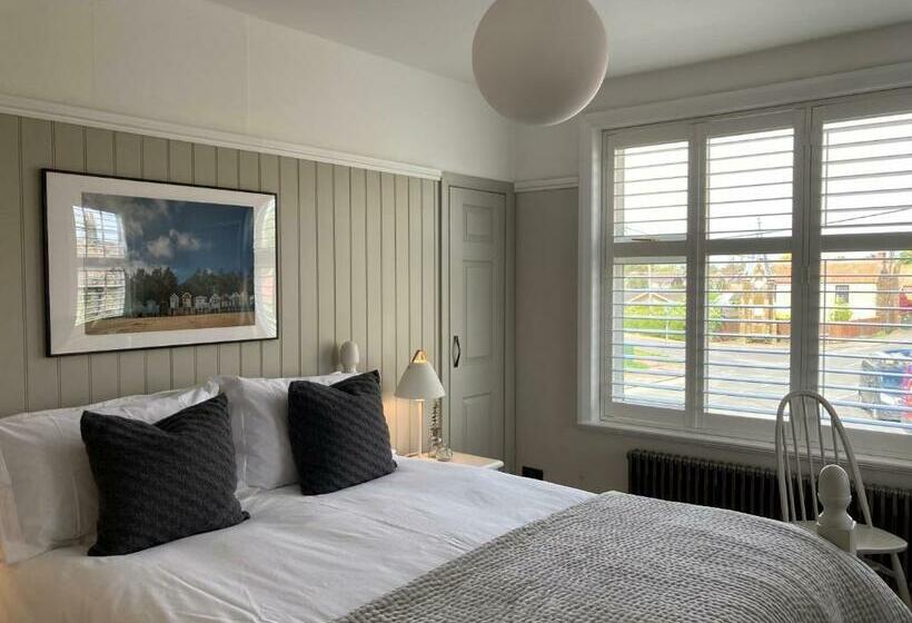 펜션 The Old Bell B&b