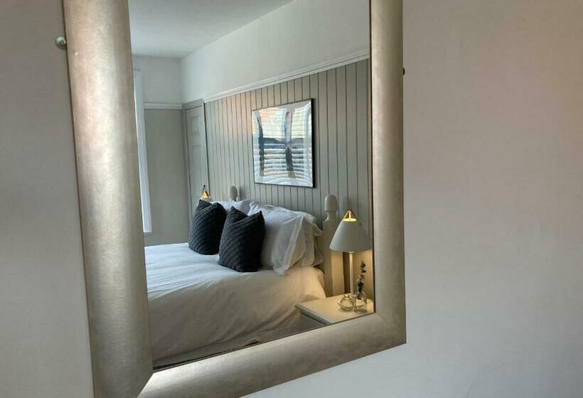 펜션 The Old Bell B&b