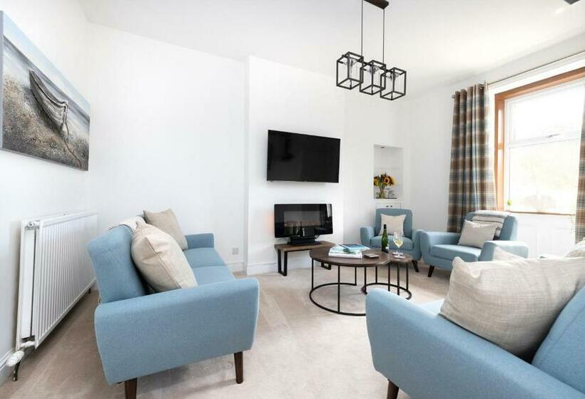 Aurora House Hot Tub & Sea View