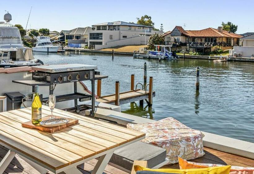 Canal Home Close To Beach And City Centre