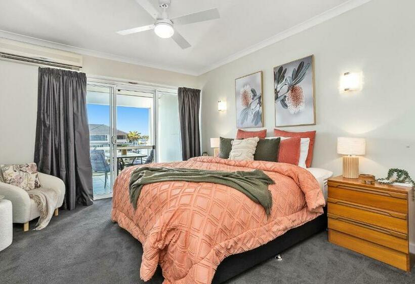 Canal Home Close To Beach And City Centre