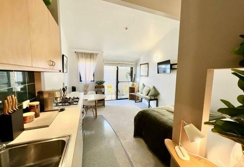 Self Contained Haven In New Farm