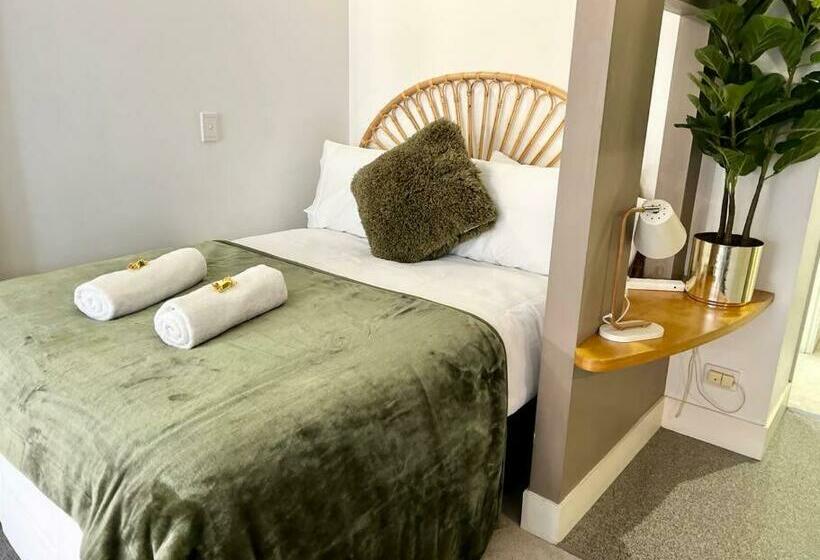 Self Contained Haven In New Farm