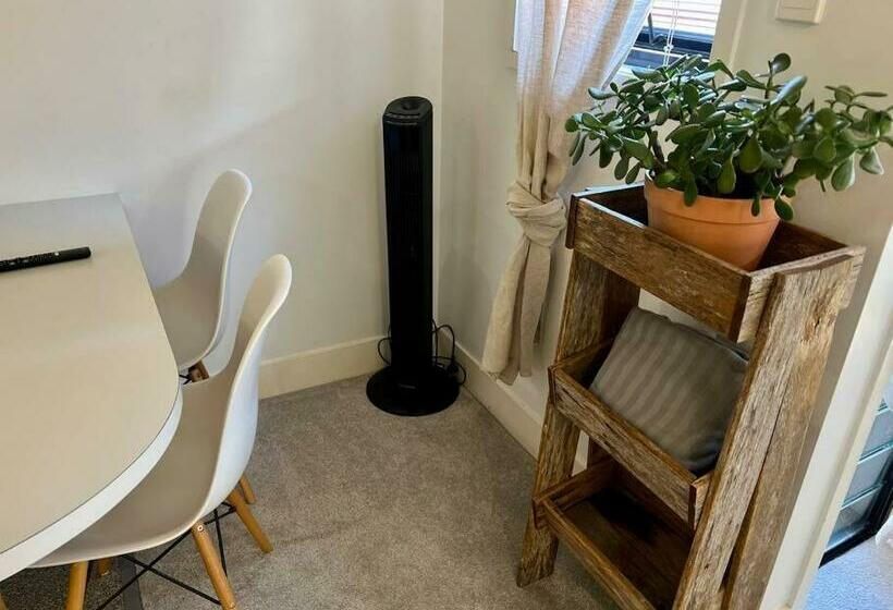 Self Contained Haven In New Farm