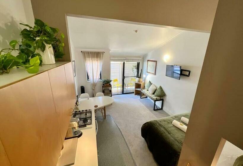 Self Contained Haven In New Farm